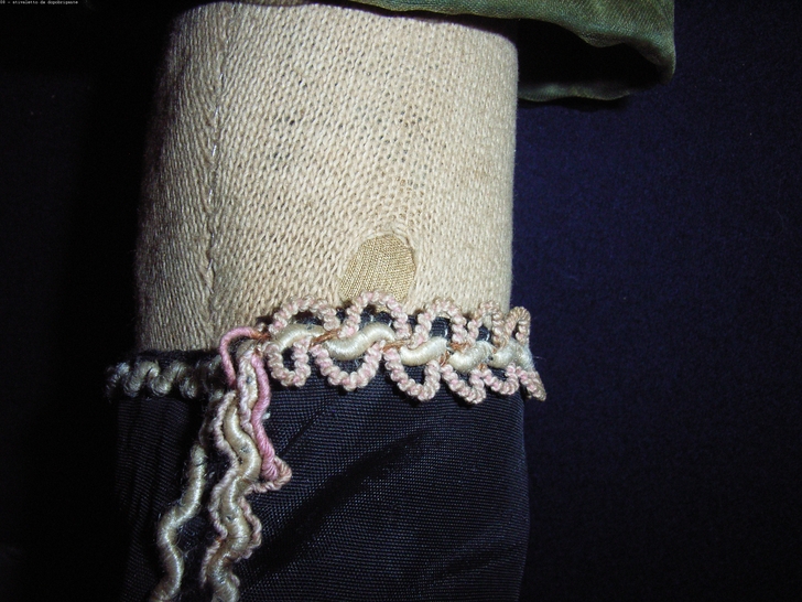 Particolare della gamba destra dopo il restauro